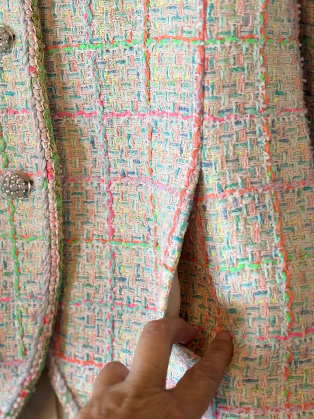 EUC CHANEL 2024 Pastel Tweed Evening Jacket in Pink, Green & Cream size 40/US 8 - Picture 7 of 16